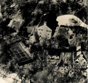 Caption: Aerial view of the second court near Old Army Road in Scarsdale, New York (Oct. 1932). Ardsley Road is shown at bottom. The Cogswell house is at center. The Blanchard house is out of sight at upper left. As shown, only three sides of the original court were screened.