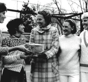 Ethel Kennedy (center) presents the trophy at the 1971 Women's Nationals in Chevy Chase, Maryland, to (from left) B. J. Debree, Gloria Dillenbeck, Peggy Stanton, and Charlotte Lee.