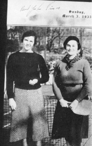 Jean Eaton and Kitty Fuller, the 1935 and 1936 Women’s Champions dressed for paddle