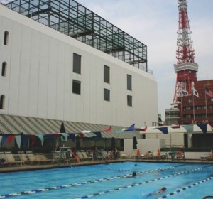Courts on the roof of the Tokyo American Club. The Tokyo Tower, the tallest free-standing steel structure in the world, is at the right. The photograph was taken in the 2000s