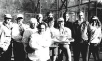 The 1994 Women’s Nationals (from left): Connie Jones and Cindy Prendergast (finalists), Nancy Mangan, Bob Brown, Brian Zevnik, Jo Rogers, Gerri Viant and Sue Aery (winners), John Miller, Roger Lankenau, and Sally Rogers