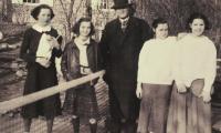 Frank Beal, inventor in 1911 of the playground form of paddle tennis, at the Cogswell court in March 1936. The winners of the New York City Junior Girls’ Championship played Do Cogswell and Ruth Blanchard (at left), winners of the Fox Meadow Tennis Club Junior Championship.