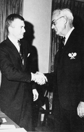 G. Easterbrook Kindred presenting Honor Award to Donald K. Evans at Fox Meadow