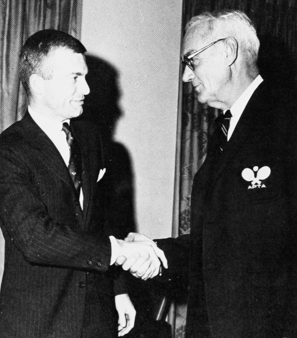 G. Estabrook Kindred presenting Honor Award to Donald K. Evans