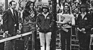 Passport Scotch's Jeff Gollin with runners-up Linda Wolf (left) and Robin Rich Fulton, and winners Hilary Hilton and Yvonne Hackenberg.